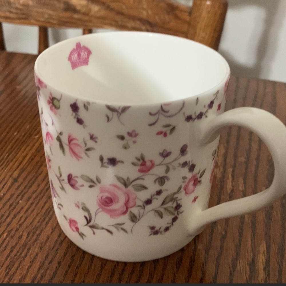 Set of 2 Royal Albert mugs